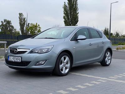 Używane Opel Astra - 36 900 PLN, 72 234 km, 2011