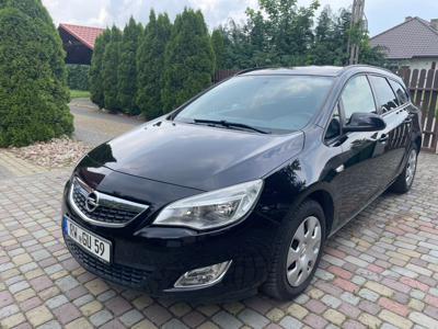 Używane Opel Astra - 27 900 PLN, 129 125 km, 2011