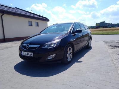 Używane Opel Astra - 32 600 PLN, 259 600 km, 2011