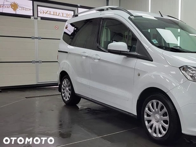 Ford Tourneo Courier 1.0 EcoBoost Titanium