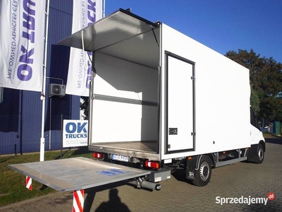 Iveco Daily 35S18HA8 3.0 l automat kontener winda 2023 r.