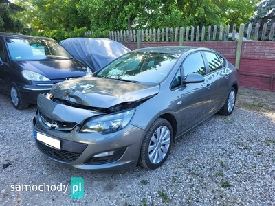 Opel Astra J