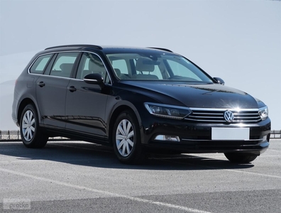 Volkswagen Passat B8 , Automat, Navi, Klimatronic, Tempomat, Parktronic,