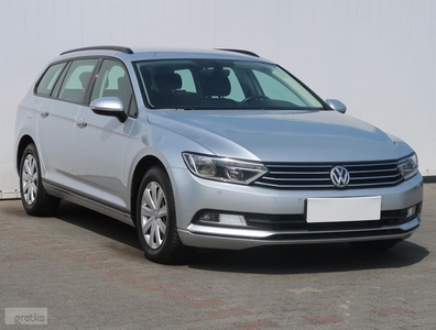 Volkswagen Passat B8 , Salon Polska, Klimatronic, Parktronic