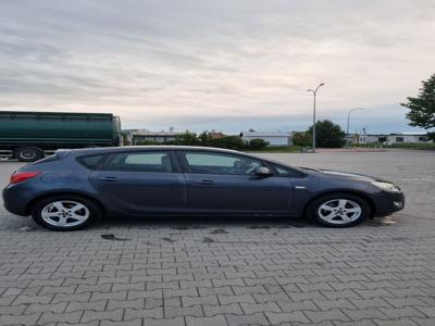 Opel Astra J 1.4 benzyna niski przebieg 2komp. kół, yaris corsa