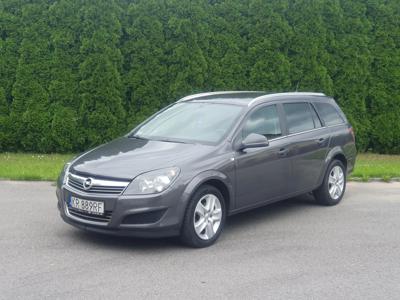 Używane Opel Astra - 8 600 PLN, 462 982 km, 2011