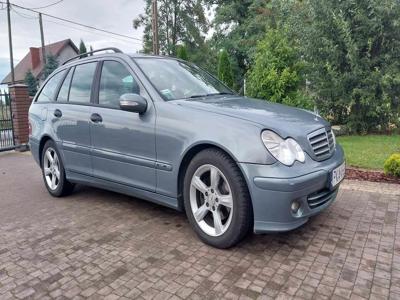 Używane Mercedes-Benz Klasa C - 14 000 PLN, 275 000 km, 2005