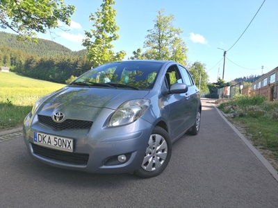 Toyota Yaris II 1 wlasciciel w kraju ,dwa komplety opon