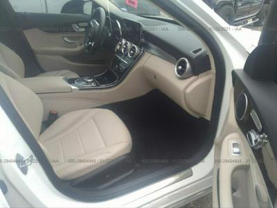 Mercedes C 300 2019, 2.0L, porysowany lakier