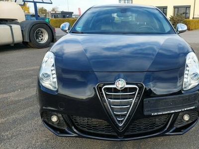 Alfa Romeo Giulietta 1.4 T 120PS Klimatronic Alusy 17 LED Skora Distinctive Chrom PDC Serwi