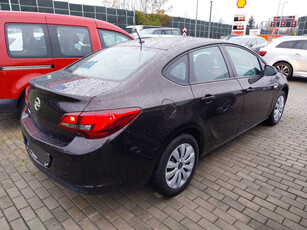 Opel Astra 2014 1.6 16V 131738km Sedan