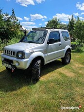 Suzuki Jimny podniesiony