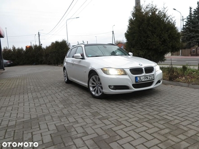 BMW Seria 3 330d xDrive DPF Touring Edition Exclusive