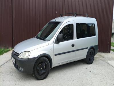 Używane Opel Combo - 8 700 PLN, 272 100 km, 2006