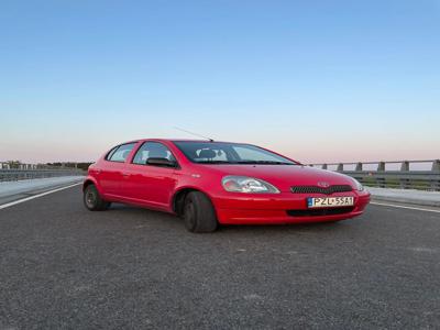 Używane Toyota Yaris - 4 000 PLN, 215 000 km, 2001