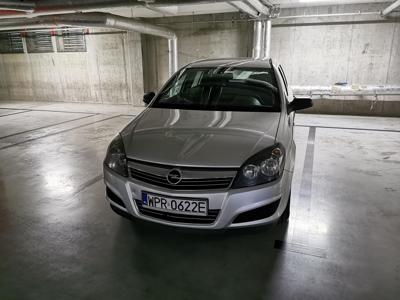 Używane Opel Astra - 13 000 PLN, 290 000 km, 2011
