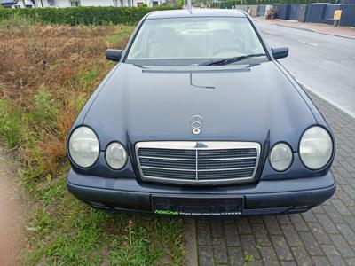 Używane Mercedes-Benz Klasa E - 8 600 PLN, 173 000 km, 1998