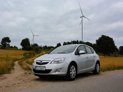 Używane Opel Astra - 29 000 PLN, 96 726 km, 2011