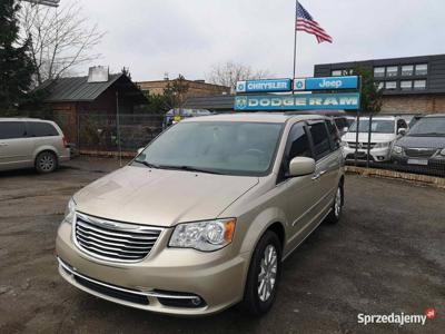 Chrysler Town And Country Touring 7-osobowy