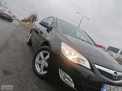 Opel Astra J 1.6**115PS**zarejestrowana**grzana kierownica**PDC