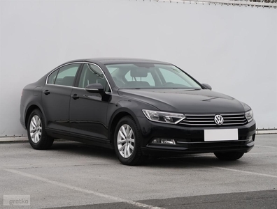 Volkswagen Passat B8 , Klimatronic, Tempomat, Parktronic