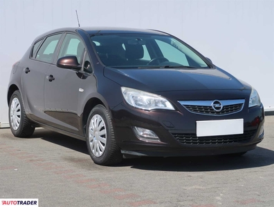 Opel Astra 1.6 103 KM 2012r. (Piaseczno)