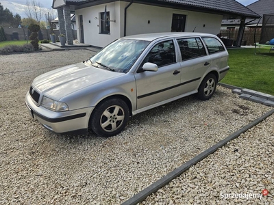 Sprzedam Skodę Octavię 1 z 2000r auto sprawne w dobrym stanie.