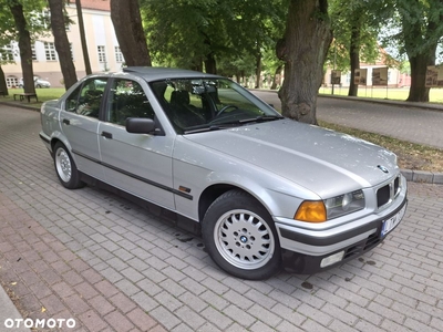 BMW Seria 3 318i