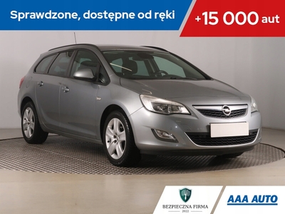 Opel Astra J Sports Tourer 1.4 Turbo ECOTEC 140KM 2011