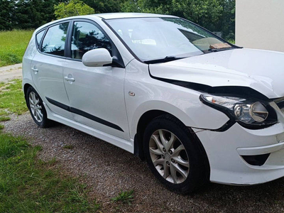 hyundai i30 7.2010- 1.4b-110km- 116000km- uszkodzony