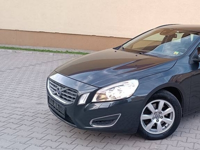 Volvo V60 1.6 D2 * nawigacja * oryginalny lakier