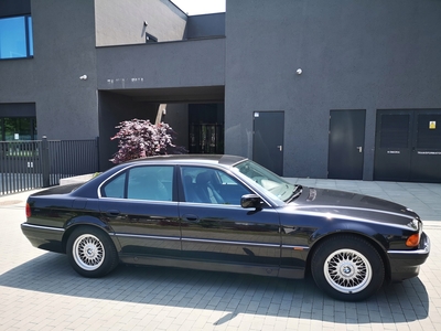 BMW Seria 7 E32 740 i V8 286KM 1994