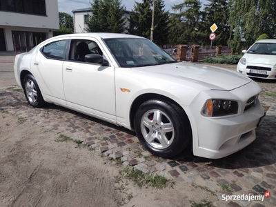 Dodge Charger 2.7 Benzyna 2008 Rok