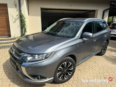 Mitsubishi Outlander Hybryda Plug in 35 km na baterii