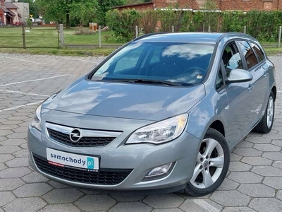 Opel Astra J Sports Tourer 1.7 CDTI ECOTEC 125KM 2011