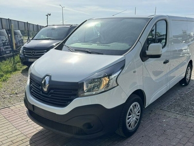 Renault Trafic 1.6 dCi 120KM piekny stan bluetooth tempomat radio brak wkładu rok dwa