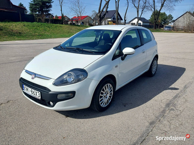 Sprzedam Fiata Punto Evo 2013r. Nowe opony (Lato-Zima) Opłaty na rok.