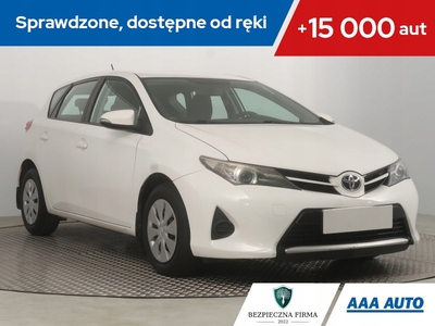 Toyota Auris II Hatchback 5d Valvematic 130 132KM 2014