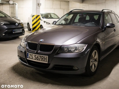 BMW Seria 3 320i Touring