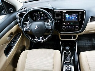 Mitsubishi Outlander 7-OSÓB 4x4 AUTOMAT Gwarancja I-wł Kraj Bezwypad FUllLed Kamera FV23%