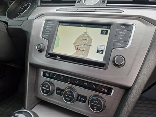 Volkswagen Passat bezwypadkowy *NAVI* klimatornic 3 strefowy *keyless