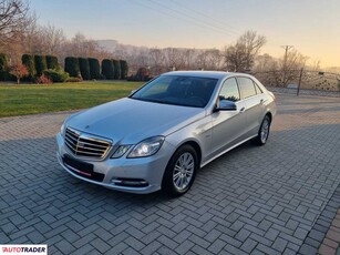 Mercedes E-klasa 1.8 benzyna 184 KM 2011r. (wojnicz)