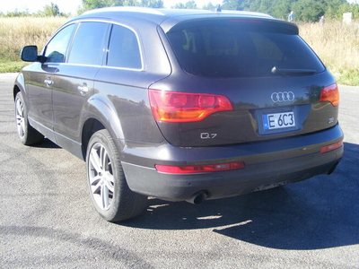 Atrakcyjne Audi Q7 dach panorama sprzedam lub zamienię