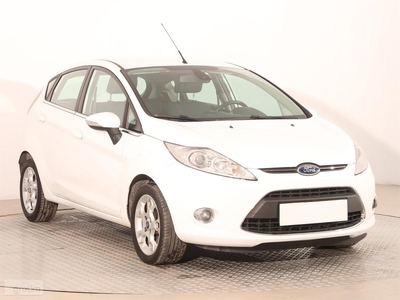 Ford Fiesta VIII , Serwis ASO, Klimatronic, Podgrzewane siedzienia