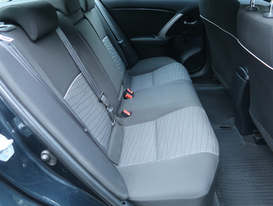 Toyota Avensis 2013 1.6 i 106899km ABS klimatyzacja manualna