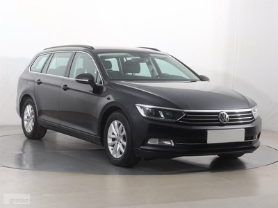 Volkswagen Passat B8 , Navi, Klimatronic, Tempomat, Parktronic,