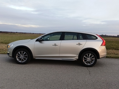 Volvo V60 I Volvo V60 Cross Country