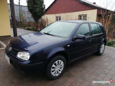 VW Golf 4,1.6 benzyna,5 drzwi,bez rdzy,klima