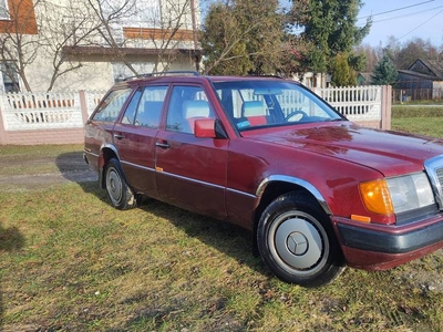 Zadbany Mercedes W124 Wiśnia