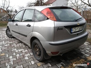 Ford Focus 1 6 benzyna 2004r